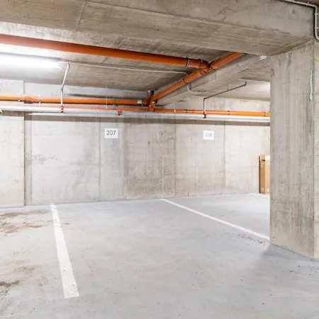 Brand New #30 In Brand New Building Free Parking Close To Center Daire