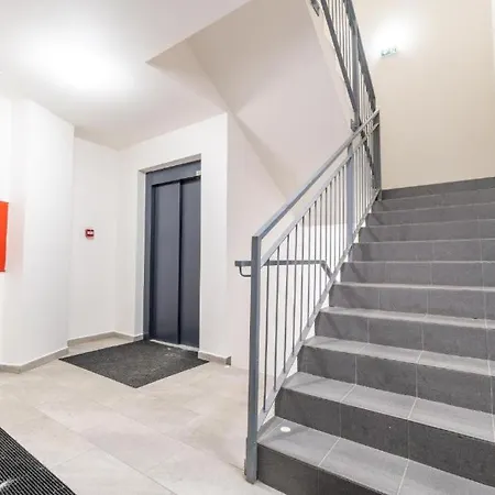 Brand New #30 In Brand New Building Free Parking Close To Center Daire